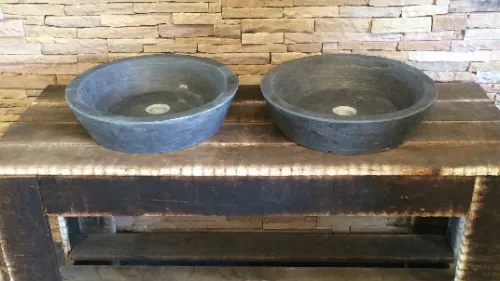 Hardsteen wasbak rond taps