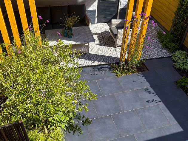 mbi woonkamer tuin geoceramica concreet flower decorate flow black elburg 8