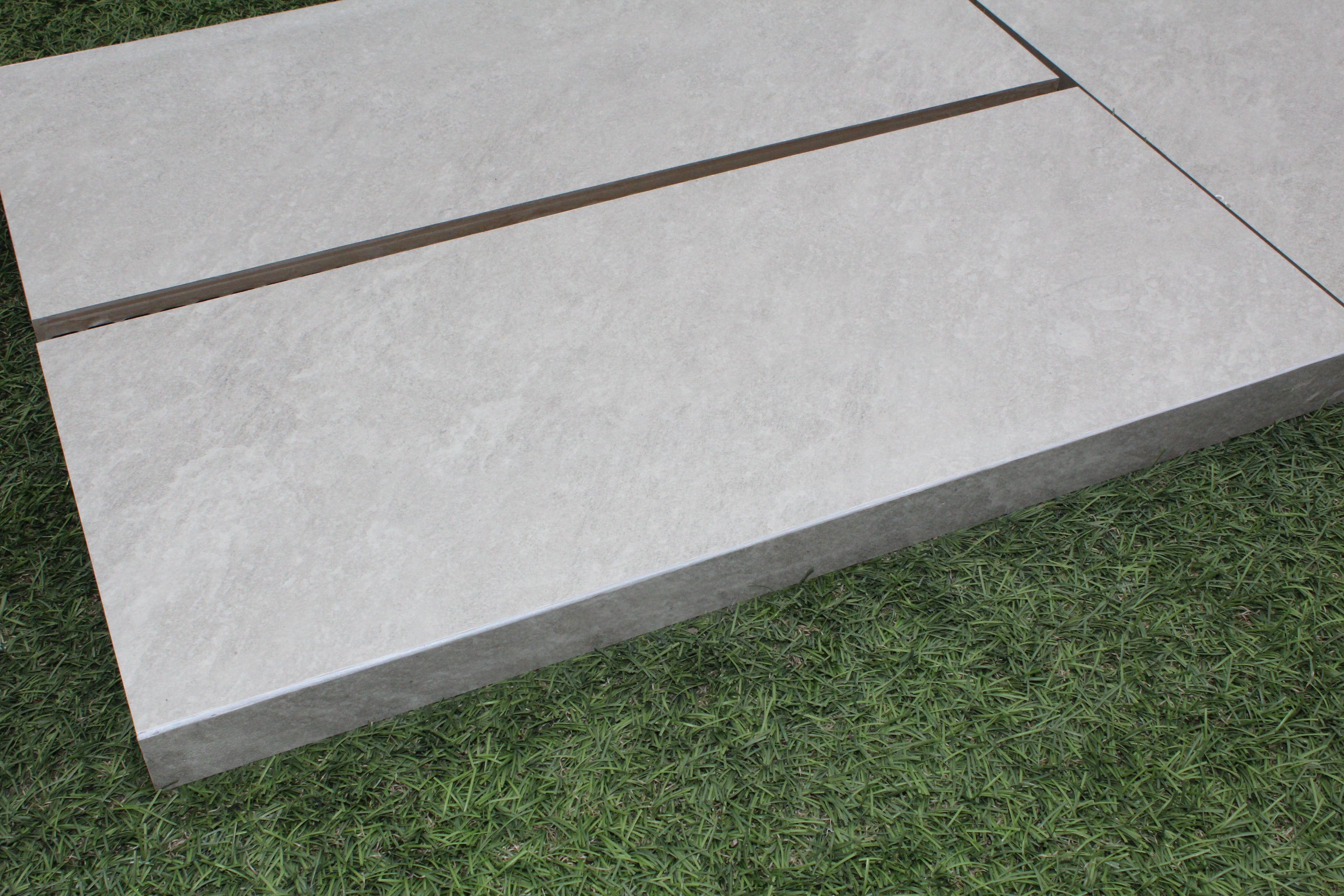 Zwembadrand Quartz Light Grey rechte neus