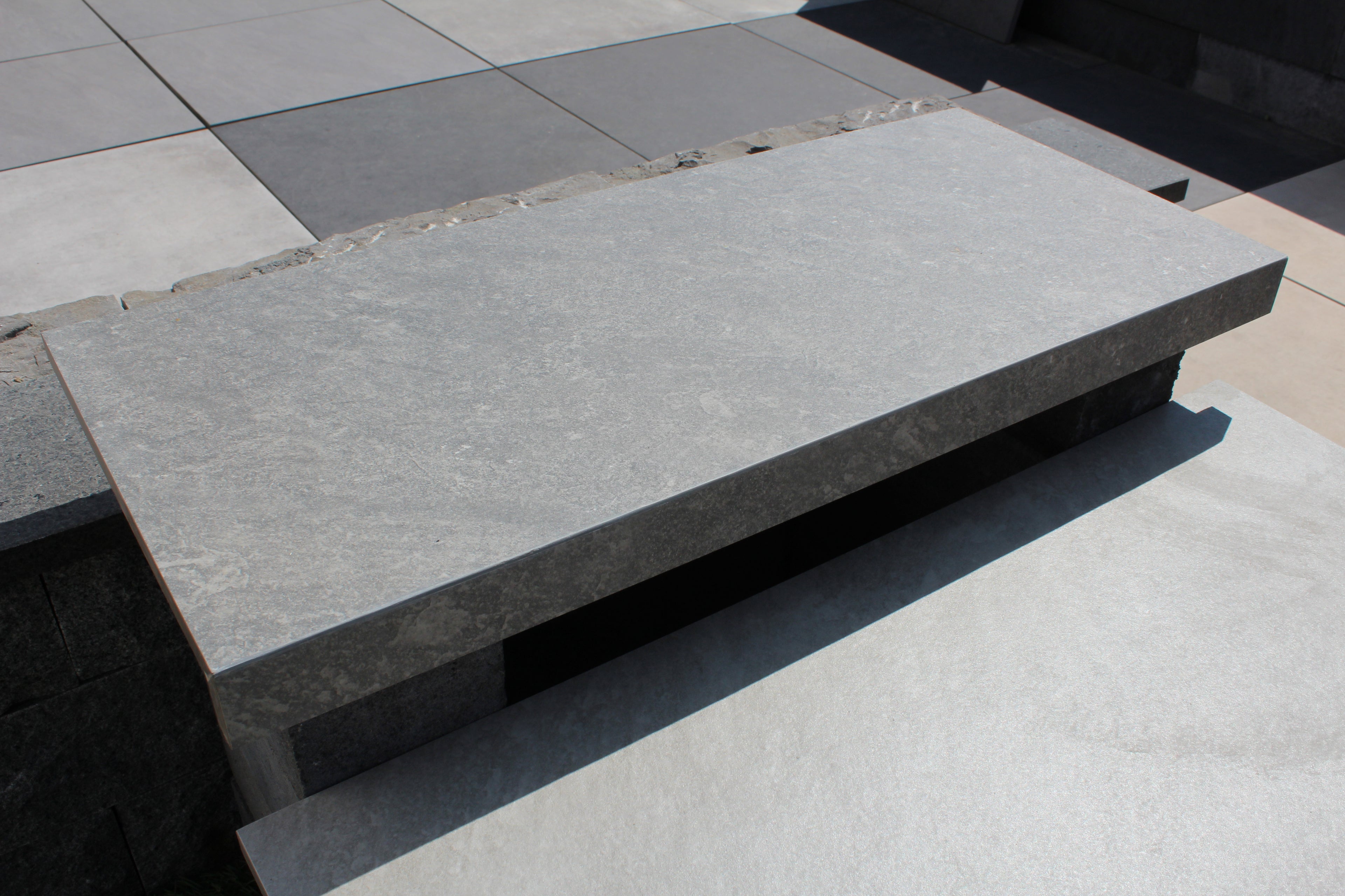 Zwembadrand Quartz Dark Grey rechte neus