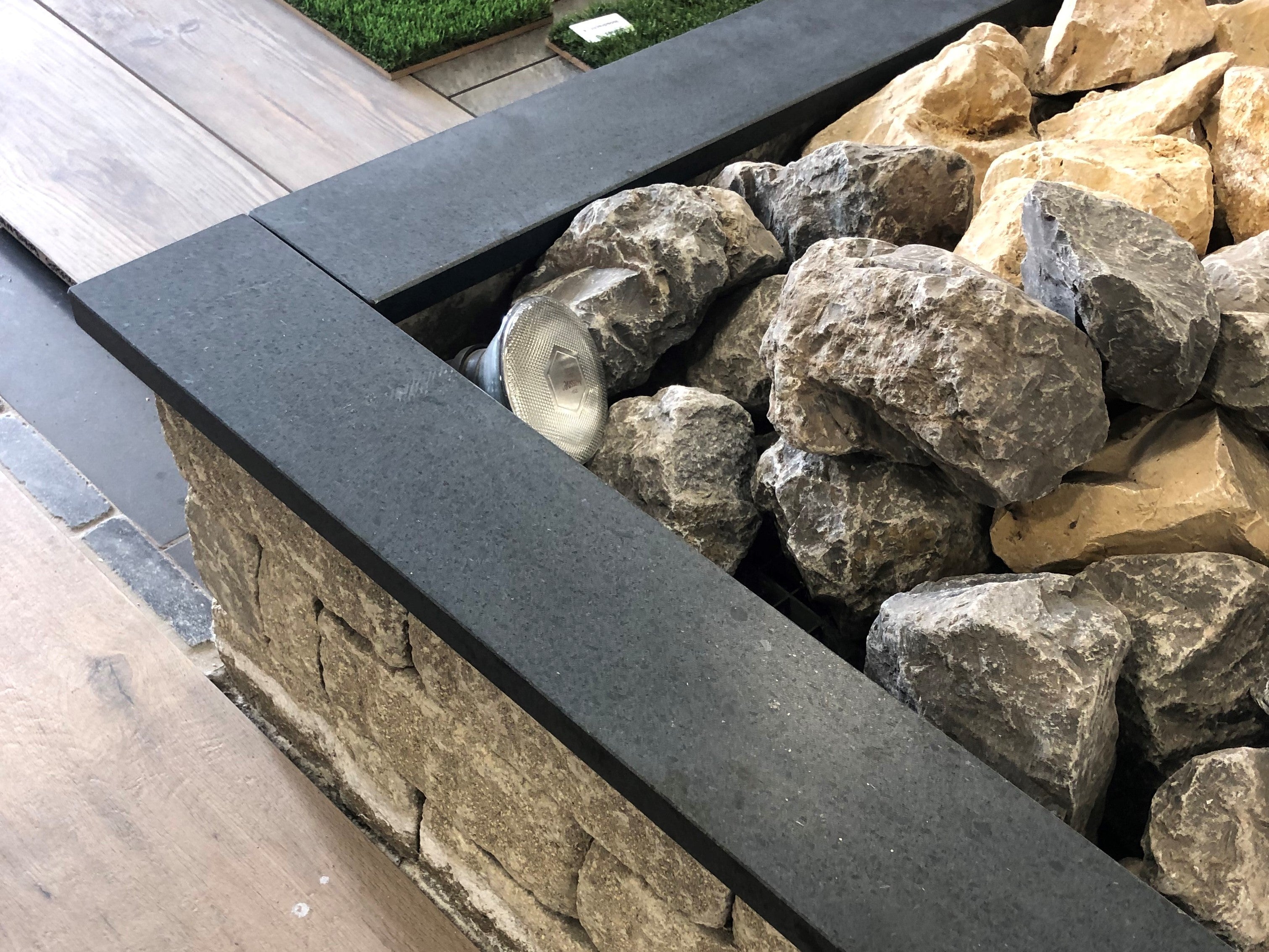 Vijverrand Graniet Vine Black
