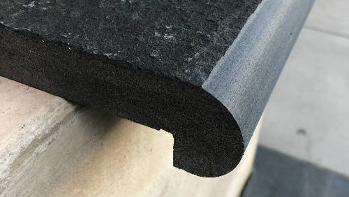Basalt zwembadrand Jet Black 3/5 cm dik – ronde neus – gezoet