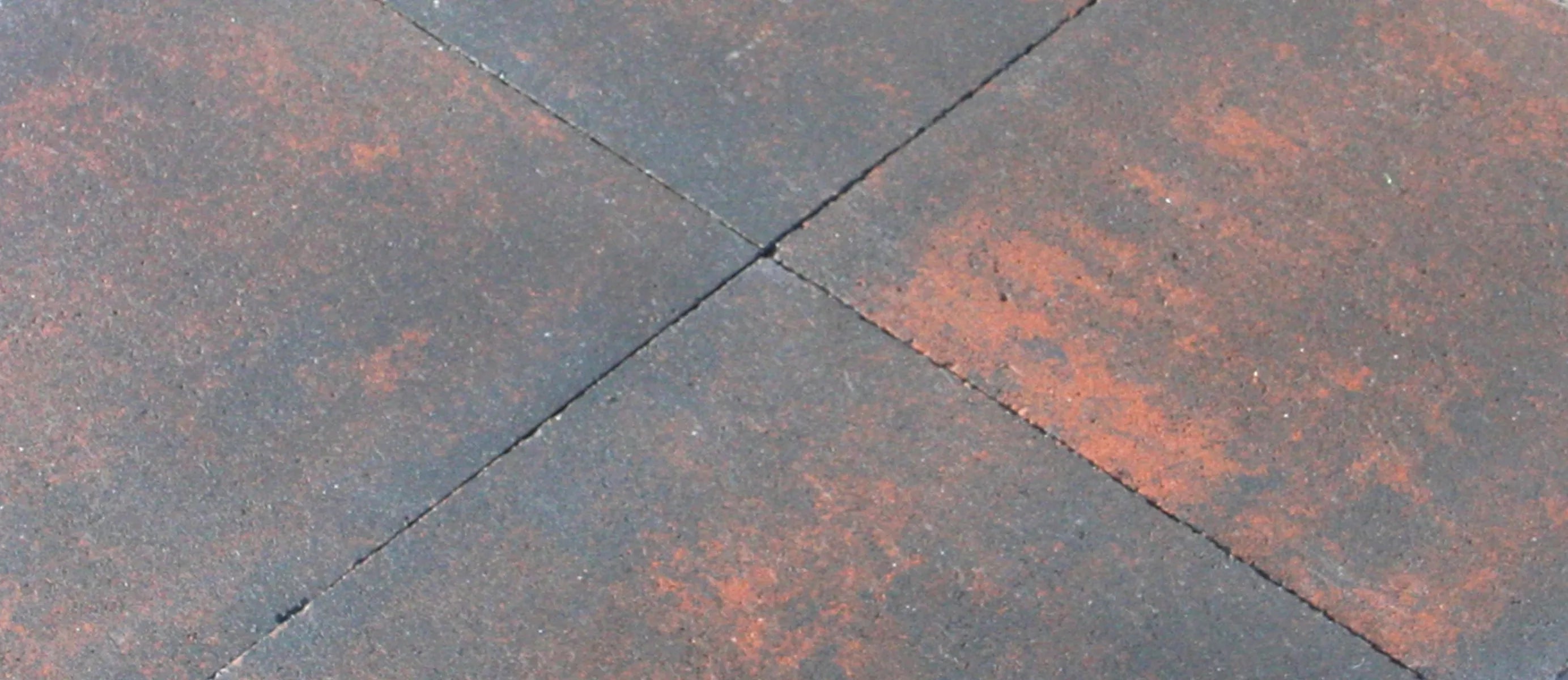 Carré tegel 50x50x5 vlak KOMO nero castano