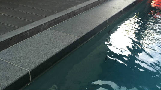 basalt zwembadrand rechte gezoete neus 50x35x3/5 cm