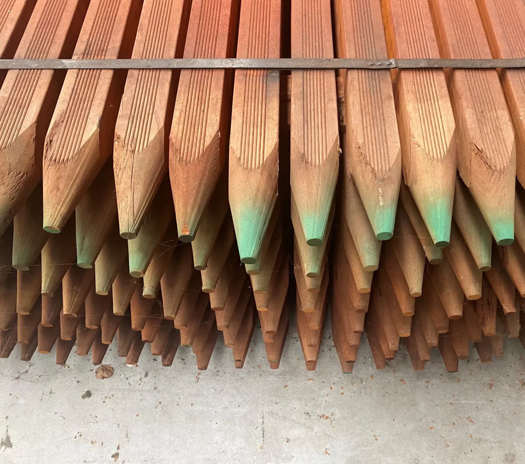 Paal Niove 68x68mm glad/geribd en gepunt FSC®100% 275cm