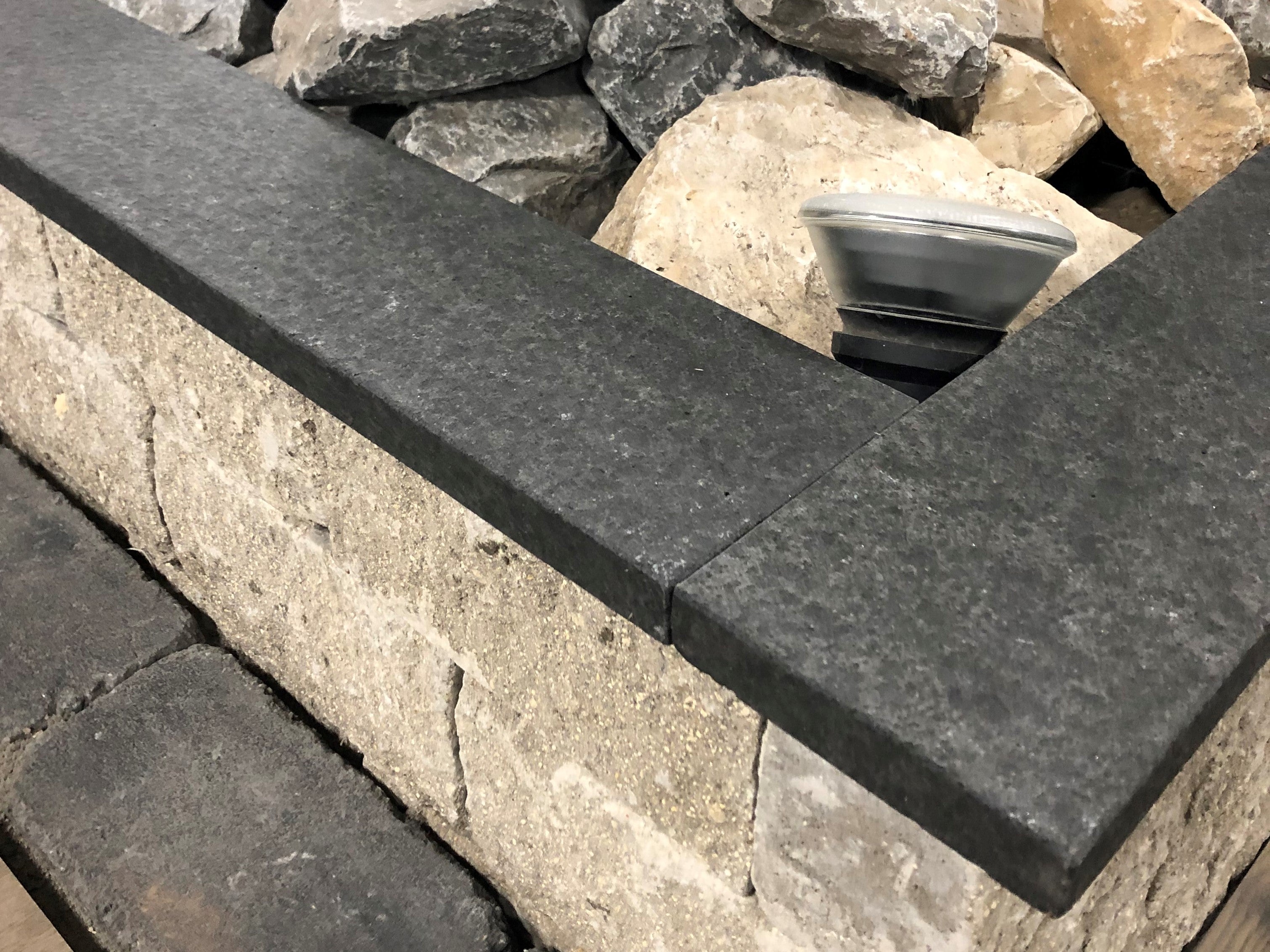 Vijverrand basalt Jet Black gevlamd