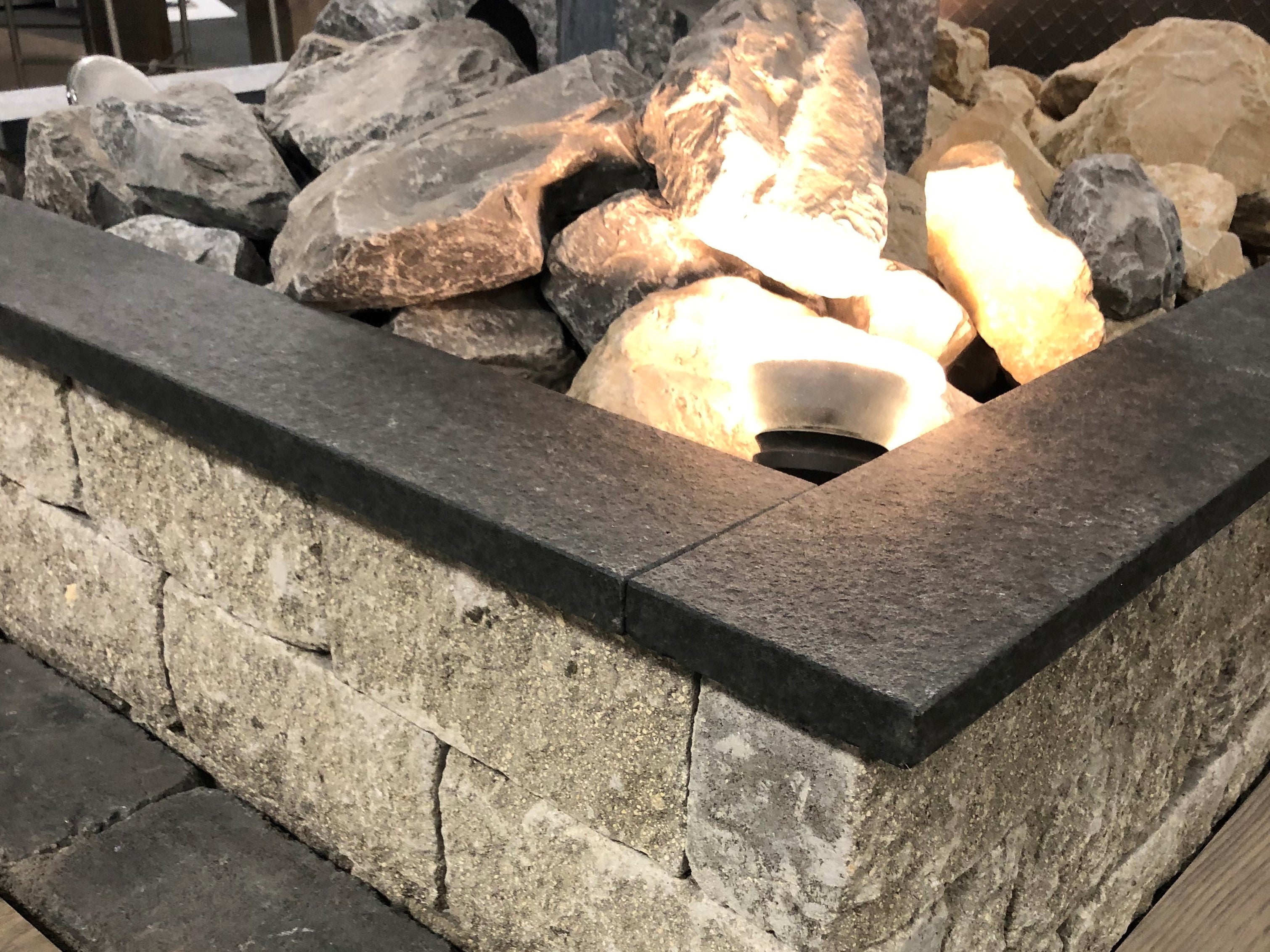 Vijverrand basalt Jet Black gevlamd