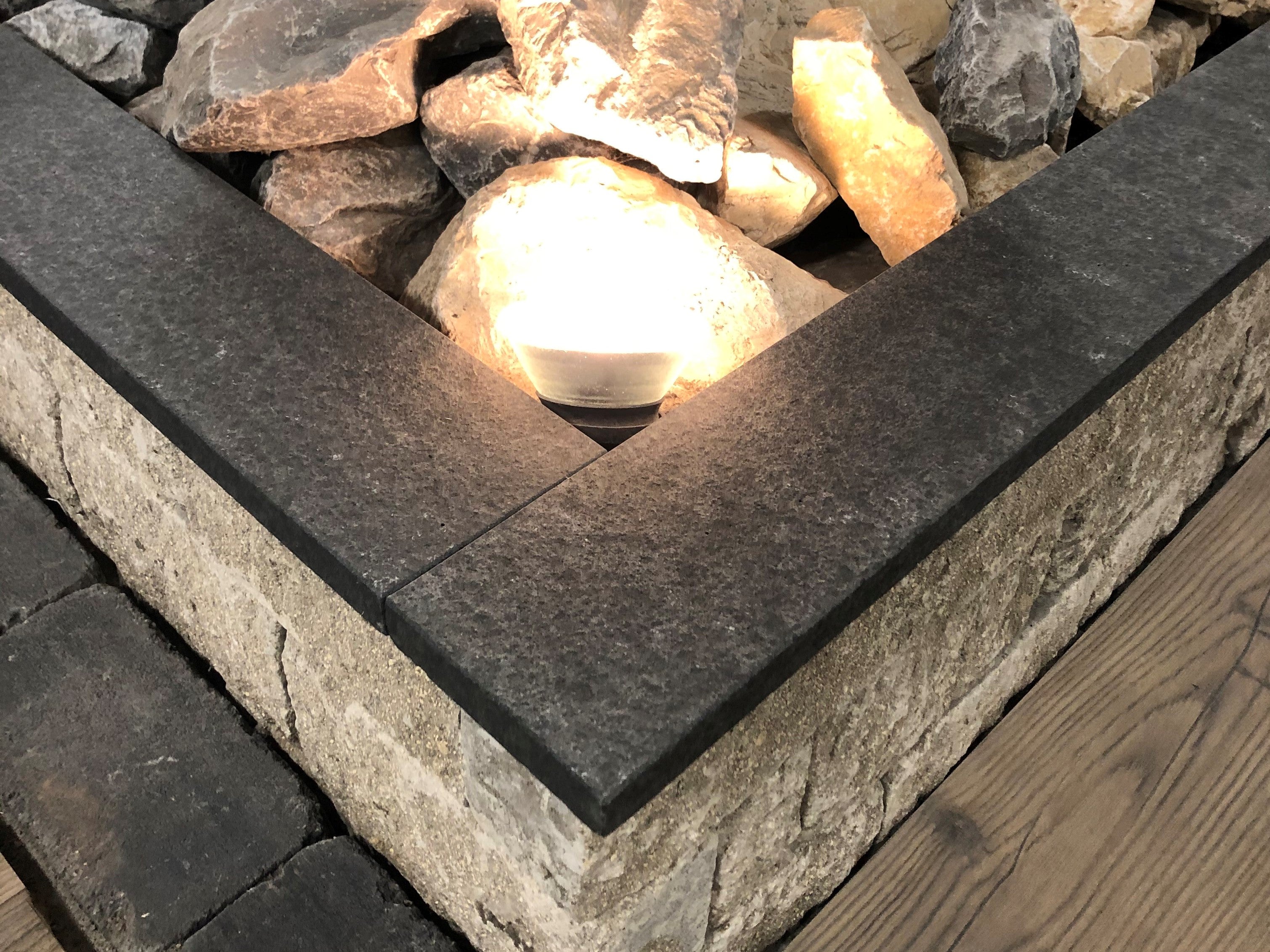 Vijverrand basalt Jet Black gevlamd