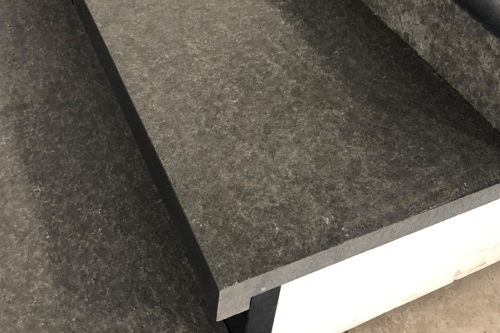 Zwembadrand jet black rechte neus