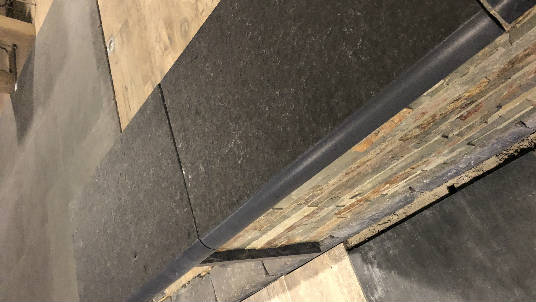 Jet Black basalt zwembadrand ronde neus gezoet