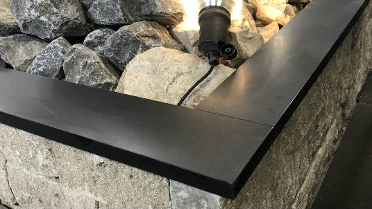 Jet black basalt gezoet vijverranden
