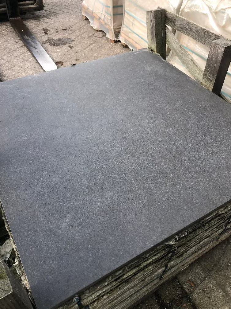 Konkrete Nero 100x100x2 partijtegel