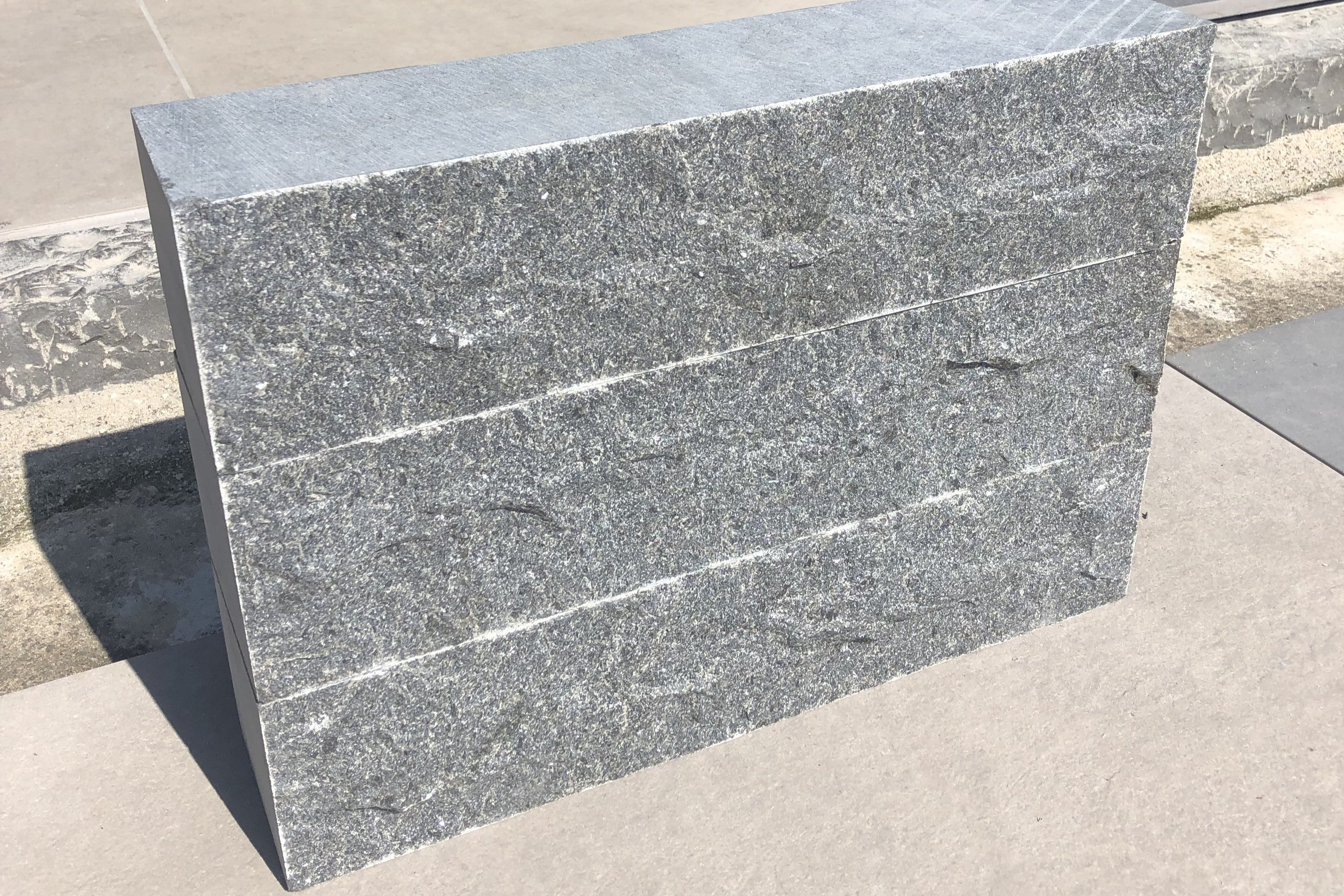 Vine black graniet 12x12x50