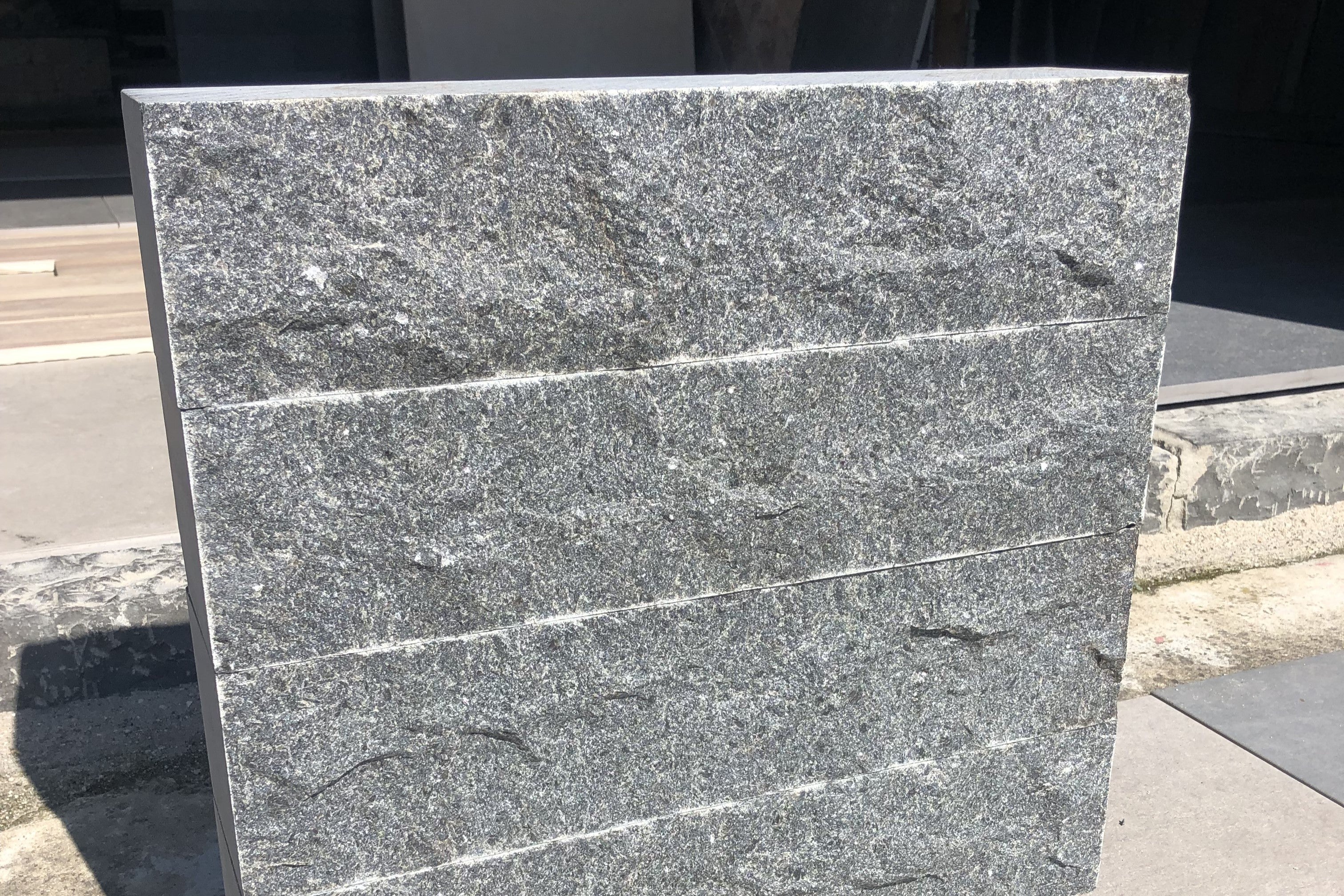 Vine black graniet 12x12x50